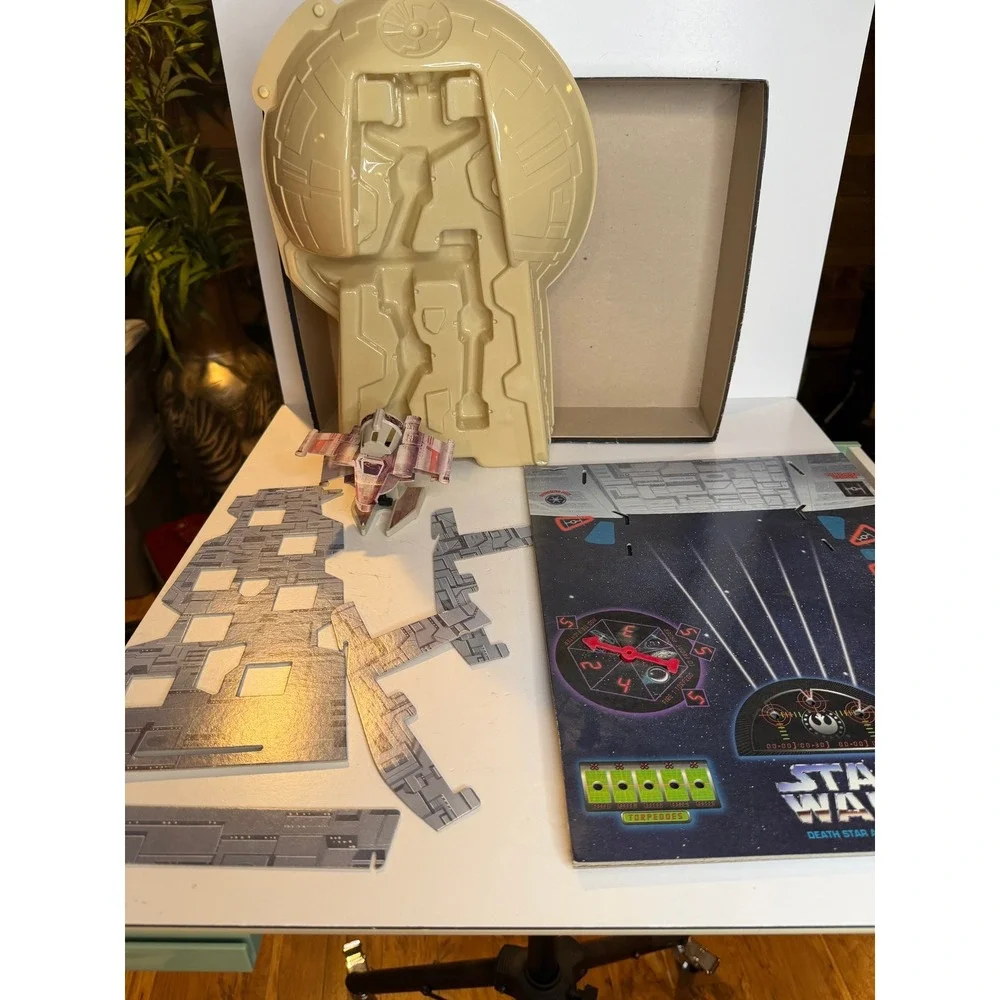 intage 1995 Star Wars Death Star Assault Game Parker Brothers Board Game